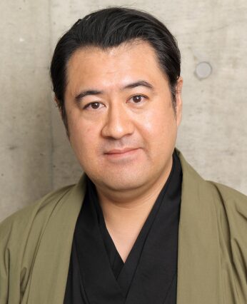小手伸也さん